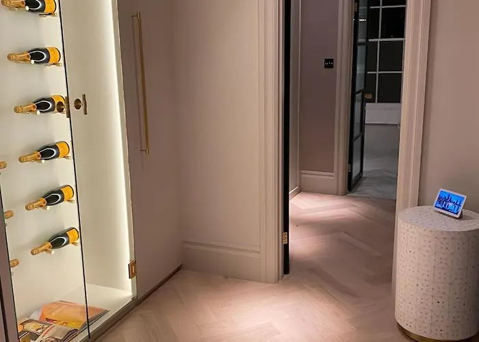Luxury Georgian Apartment - 5 Minute Walk To Spa