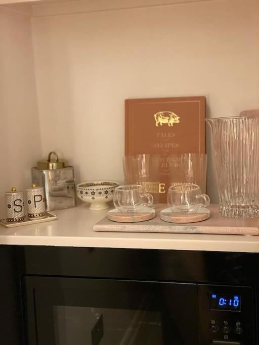 Luxury Georgian - 5 Minute Walk To Apartment *