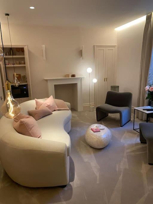 Luxury Georgian - 5 Minute Walk To Apartment