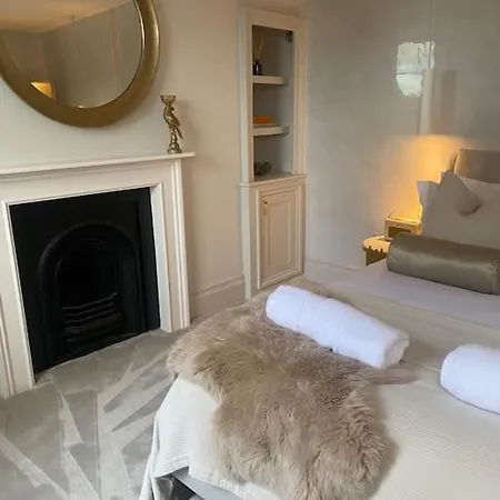 Luxury Georgian Apartment - 5 Minute Walk To Spa Bath Exterior photo