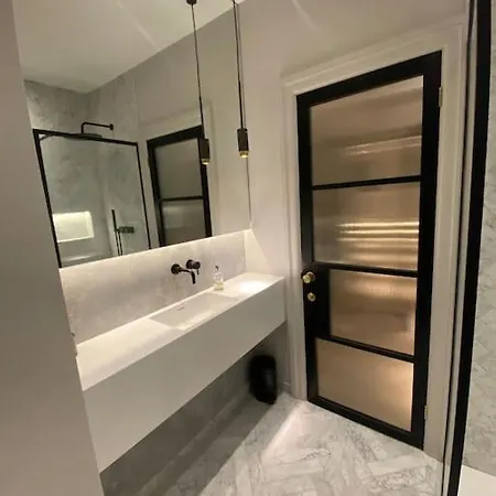 Luxury Georgian Apartment - 5 Minute Walk To Spa Bath Exterior photo